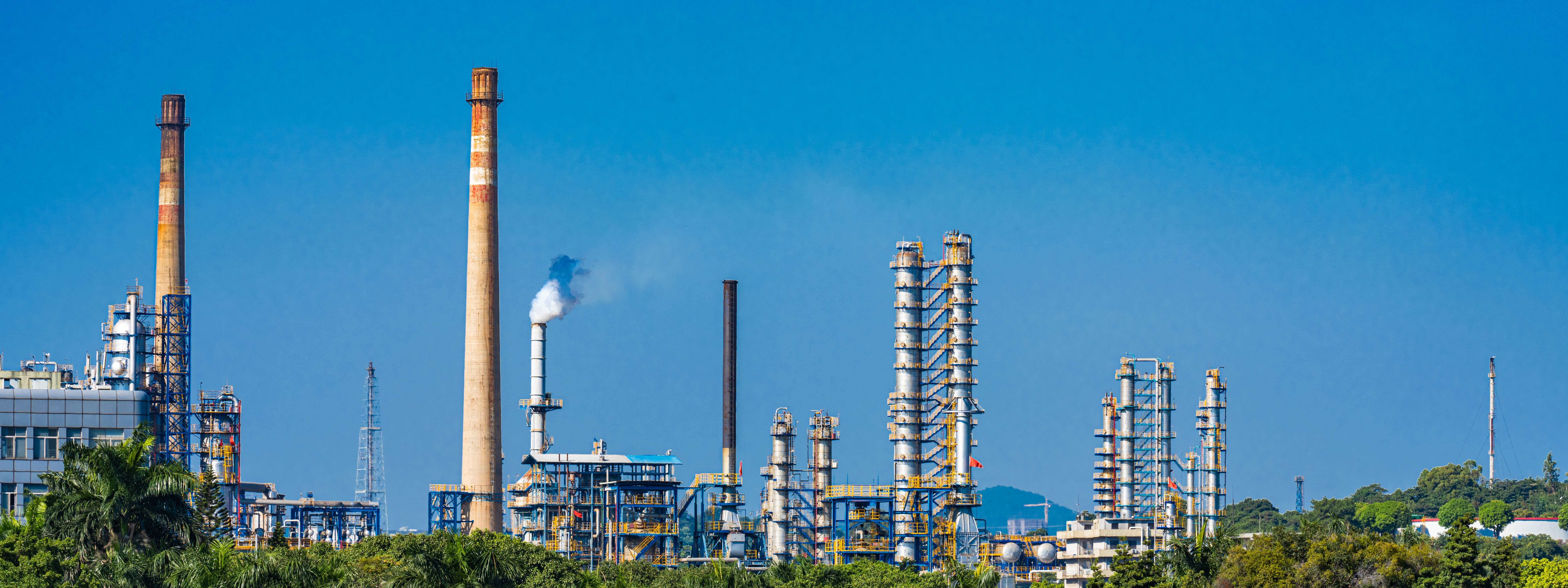 摄图网_506951208_蓝全国的石油化工工厂（企业商用）.jpg